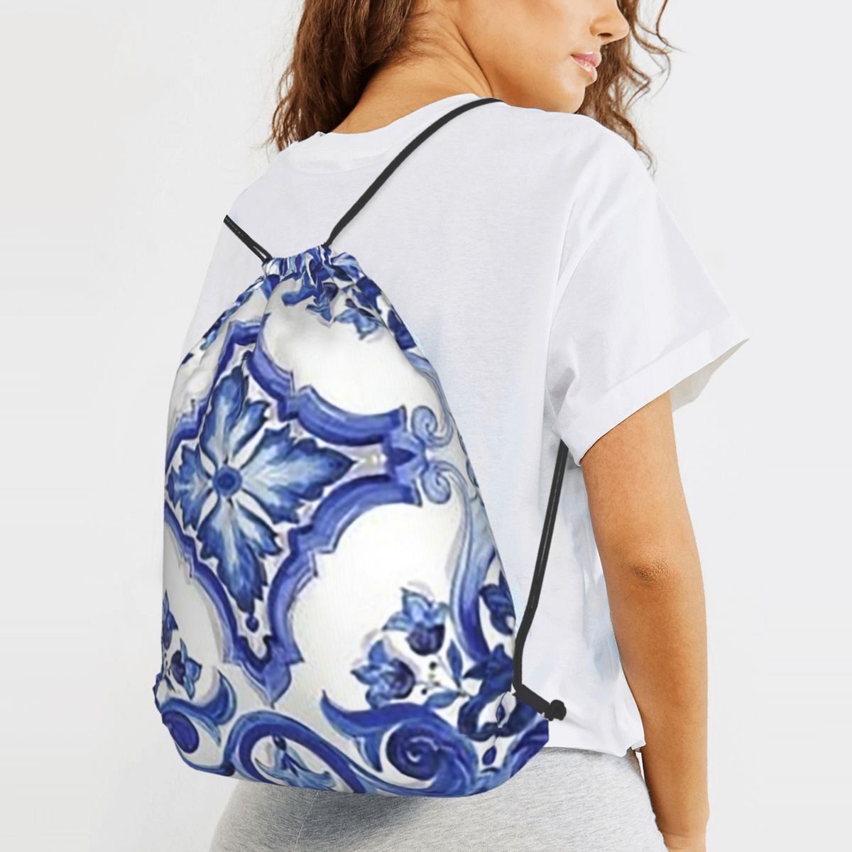 Blauwe sierlijke bloemen-tafer - Tile Bag Drawstring recensie en prijs